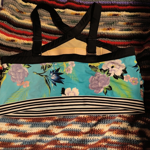 🔶Cacique size 28 swim top - Picture 3 of 4